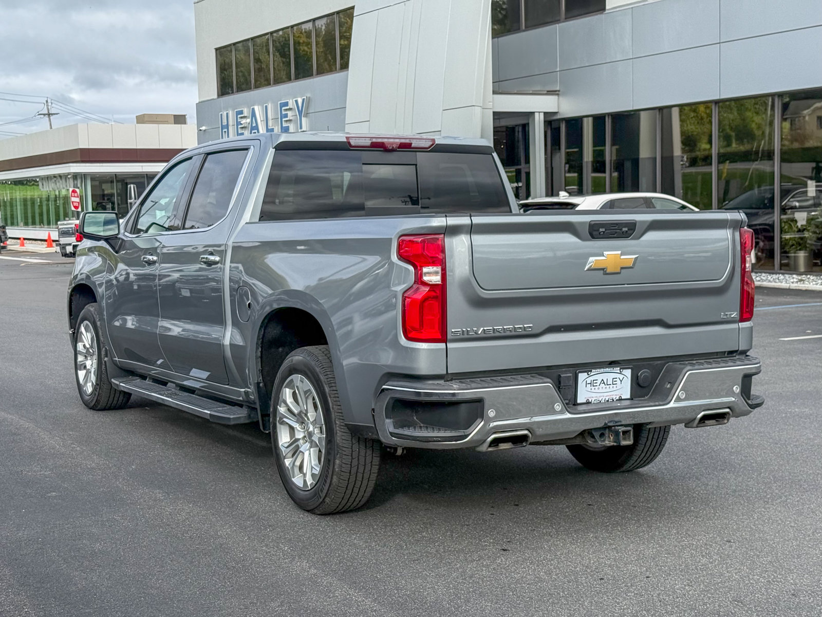 Used 2023 Chevrolet Silverado 1500 LTZ w/ Technology Package AWD/4WD image 3