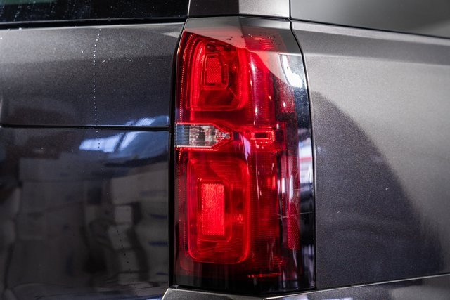 Used 2017 Chevrolet Suburban LT image 8