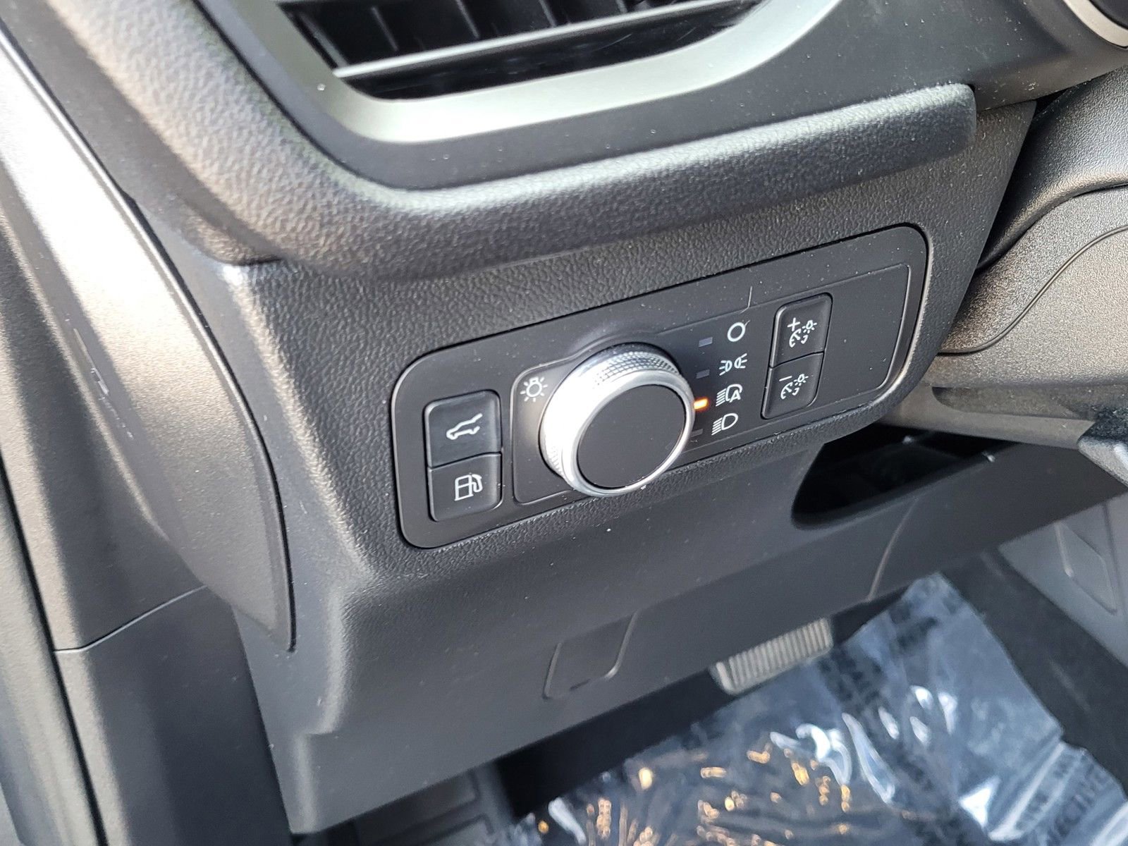 Certified 2021 Ford Escape SE w/ SE Sport Appearance Package FWD image 18