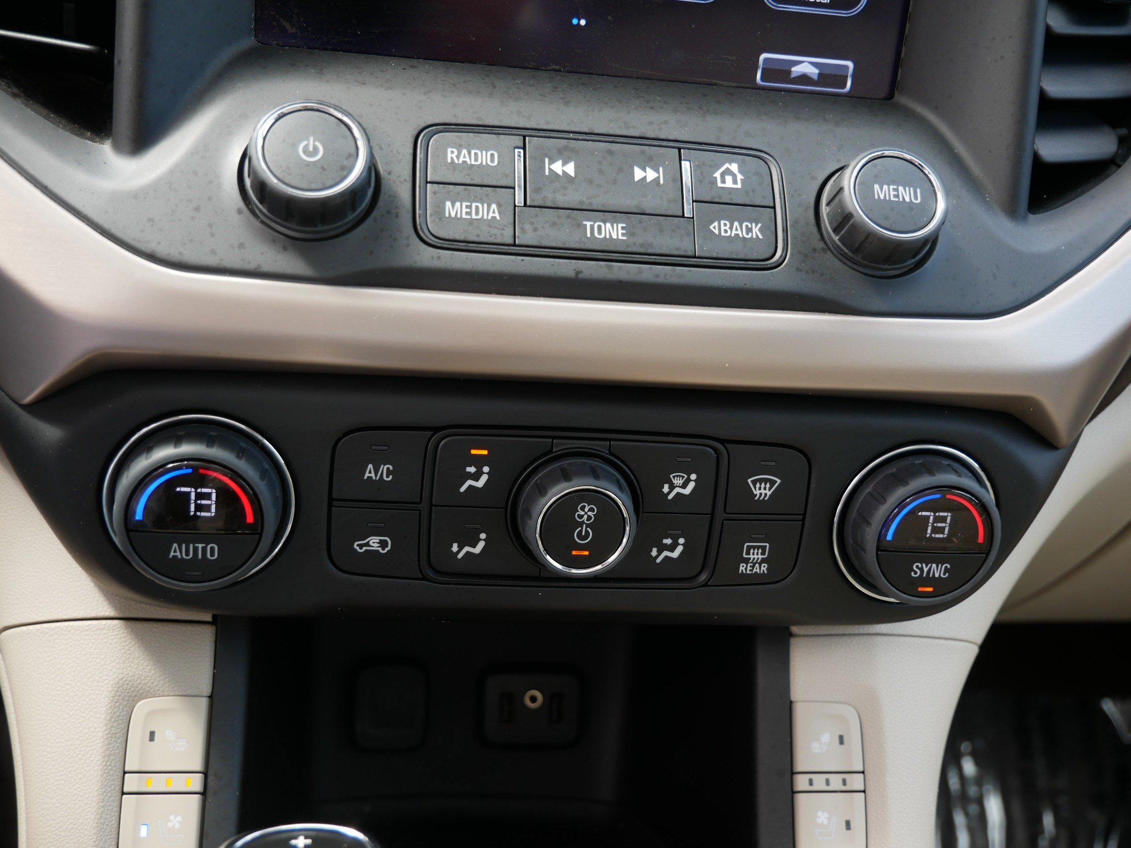 Used 2018 GMC Acadia Denali w/ Technology Package AWD/4WD image 23