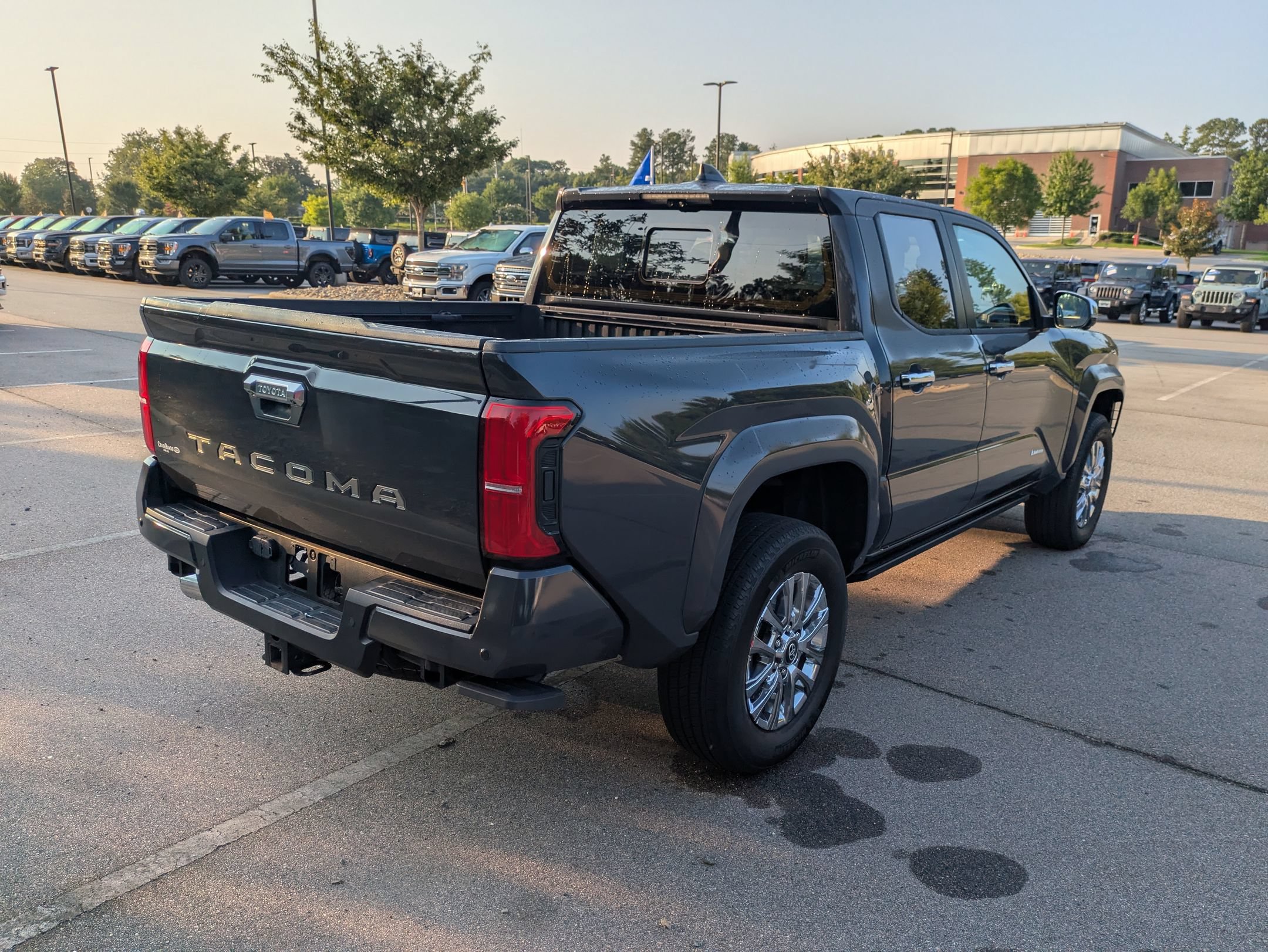 Used 2024 Toyota Tacoma Limited w/ Limited Package (LT) AWD/4WD image 4