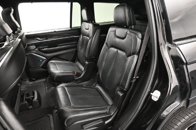Used 2021 Jeep Grand Cherokee L Overland w/ Luxury Tech Group IV AWD/4WD image 28