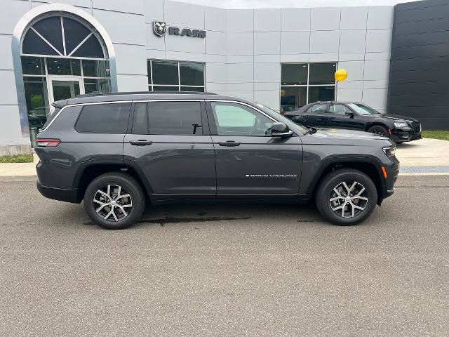 Used 2024 Jeep Grand Cherokee L Limited AWD/4WD image 2