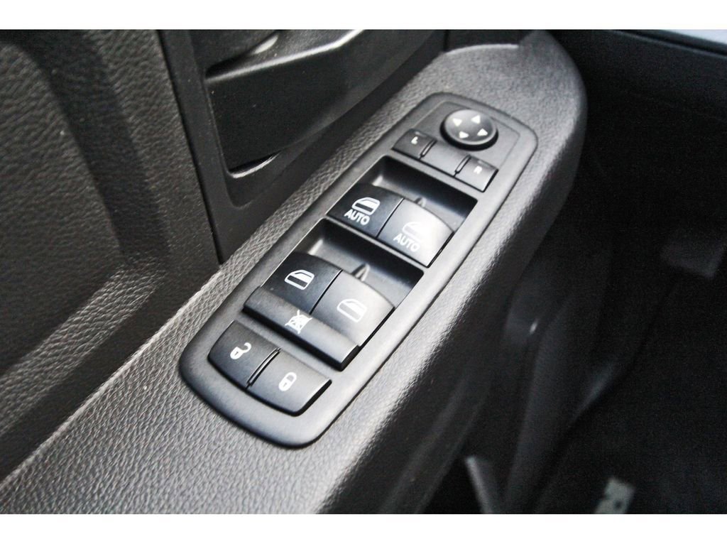 Used 2018 RAM 2500 Tradesman w/ Chrome Appearance Group image 21