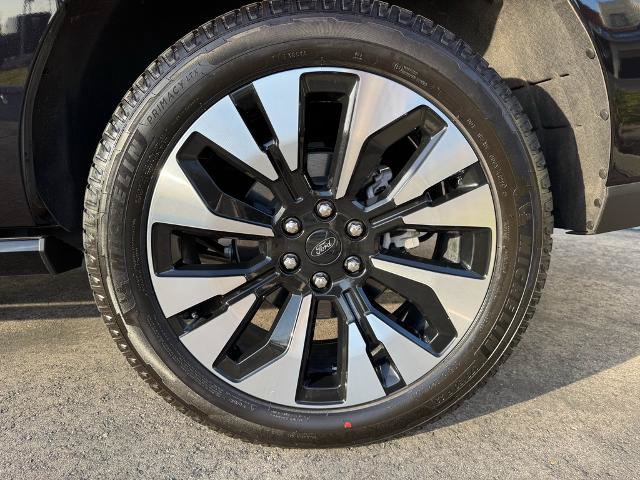Certified 2025 Ford Expedition Max Platinum w/ Driver's Package AWD/4WD image 27
