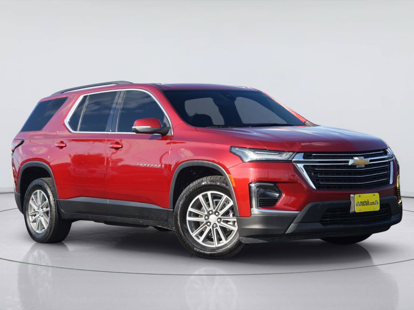 Used 2023 Chevrolet Traverse LT FWD image 2