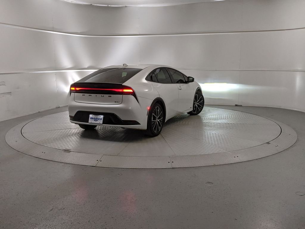 Used 2025 Toyota Prius XLE image 3