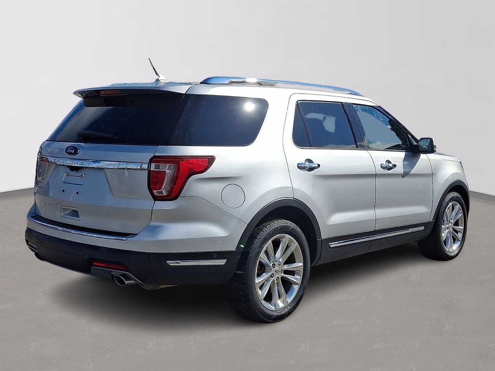 Certified 2019 Ford Explorer Limited w/ Ford Safe & Smart Package FWD image 6