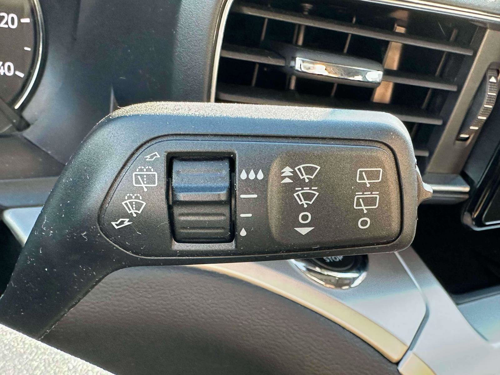 Certified 2022 Ford Explorer XLT w/ Equipment Group 202A image 24