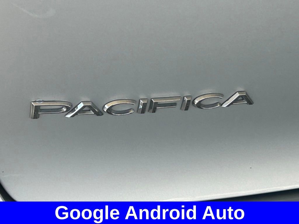 Used 2024 Chrysler Pacifica Touring-L image 21