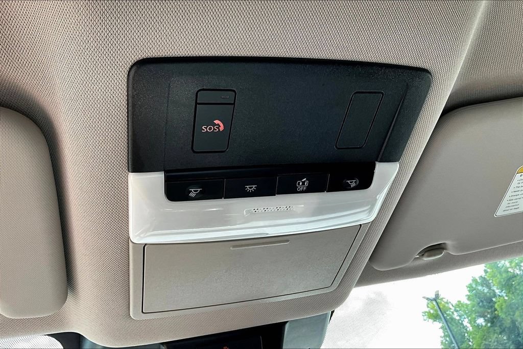 Used 2025 Nissan Rogue SV FWD image 17