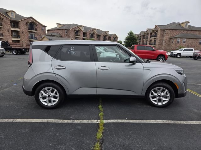 Used 2023 Kia Soul LX w/ LX Technology Package FWD image 9