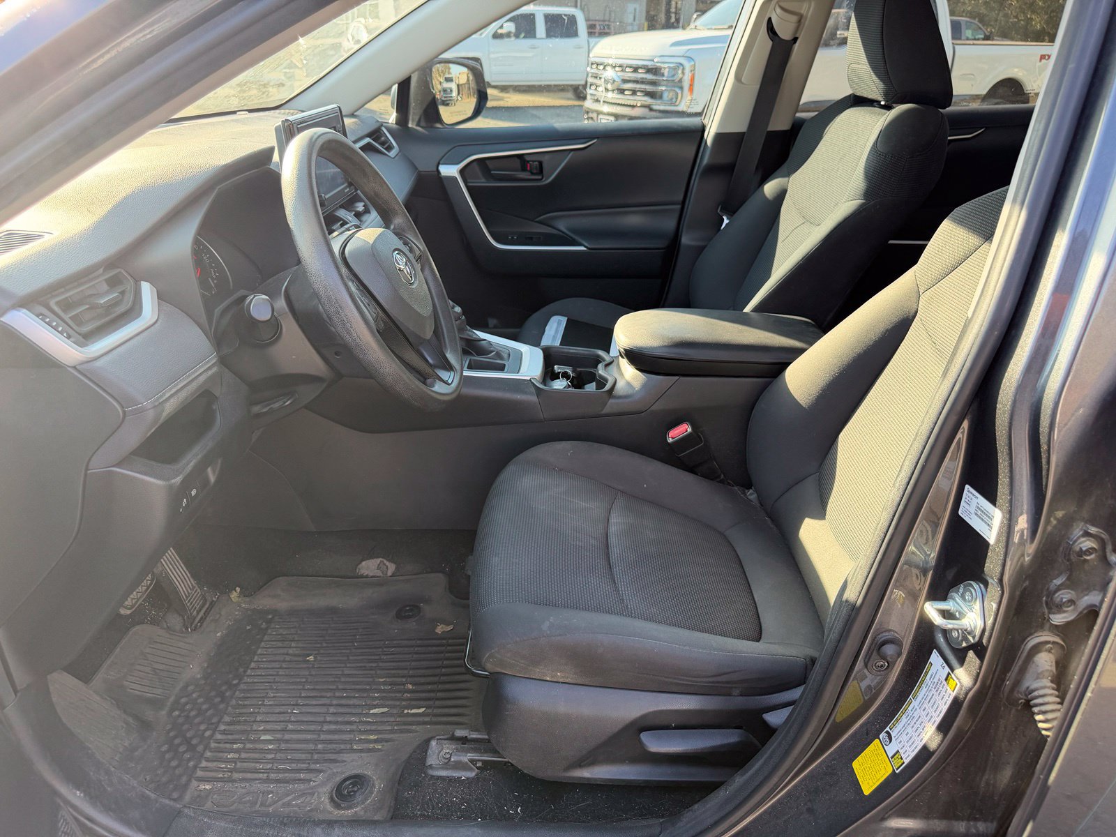 Used 2021 Toyota RAV4 LE FWD image 10