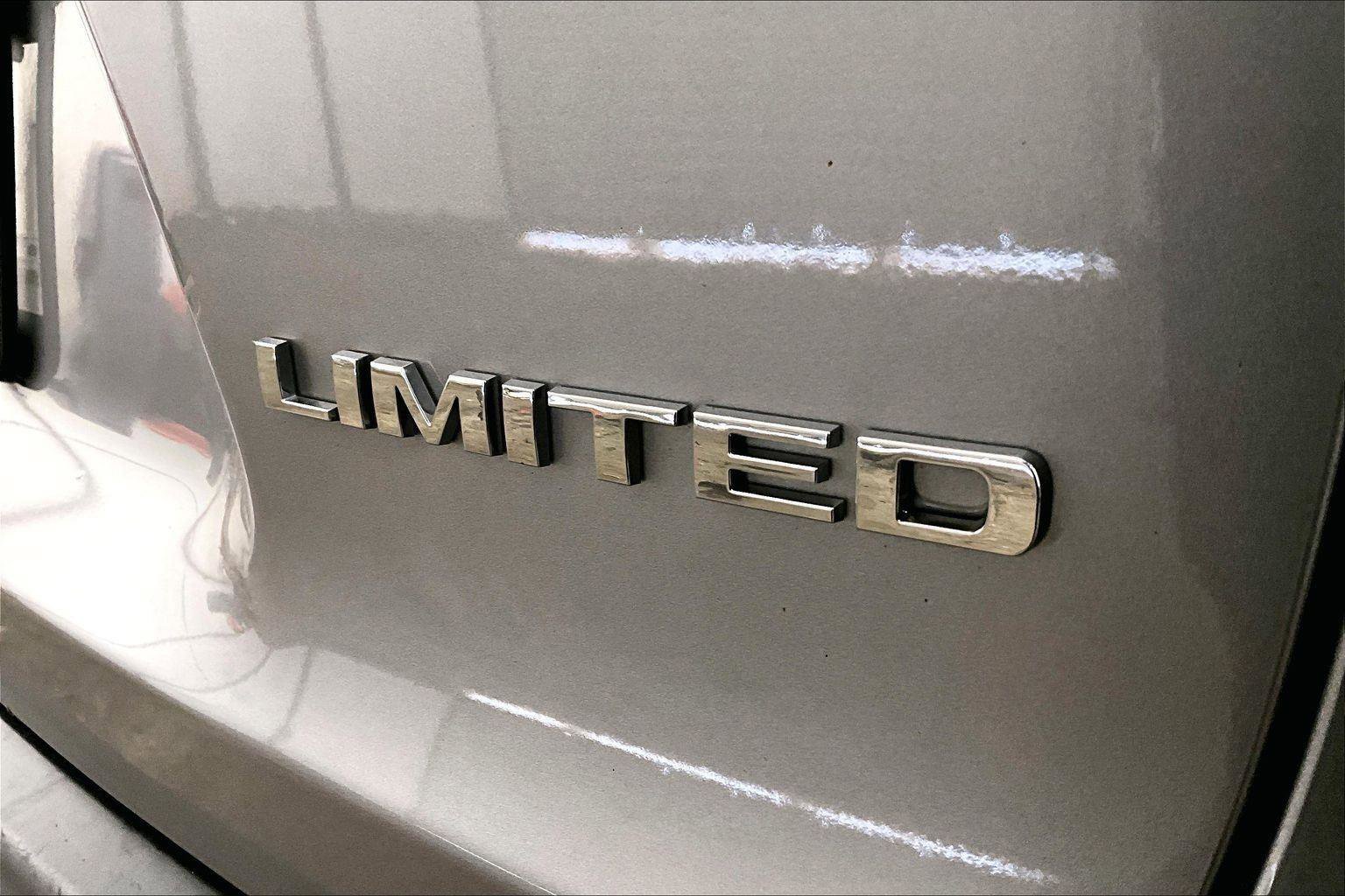 Used 2019 Jeep Cherokee Limited image 13