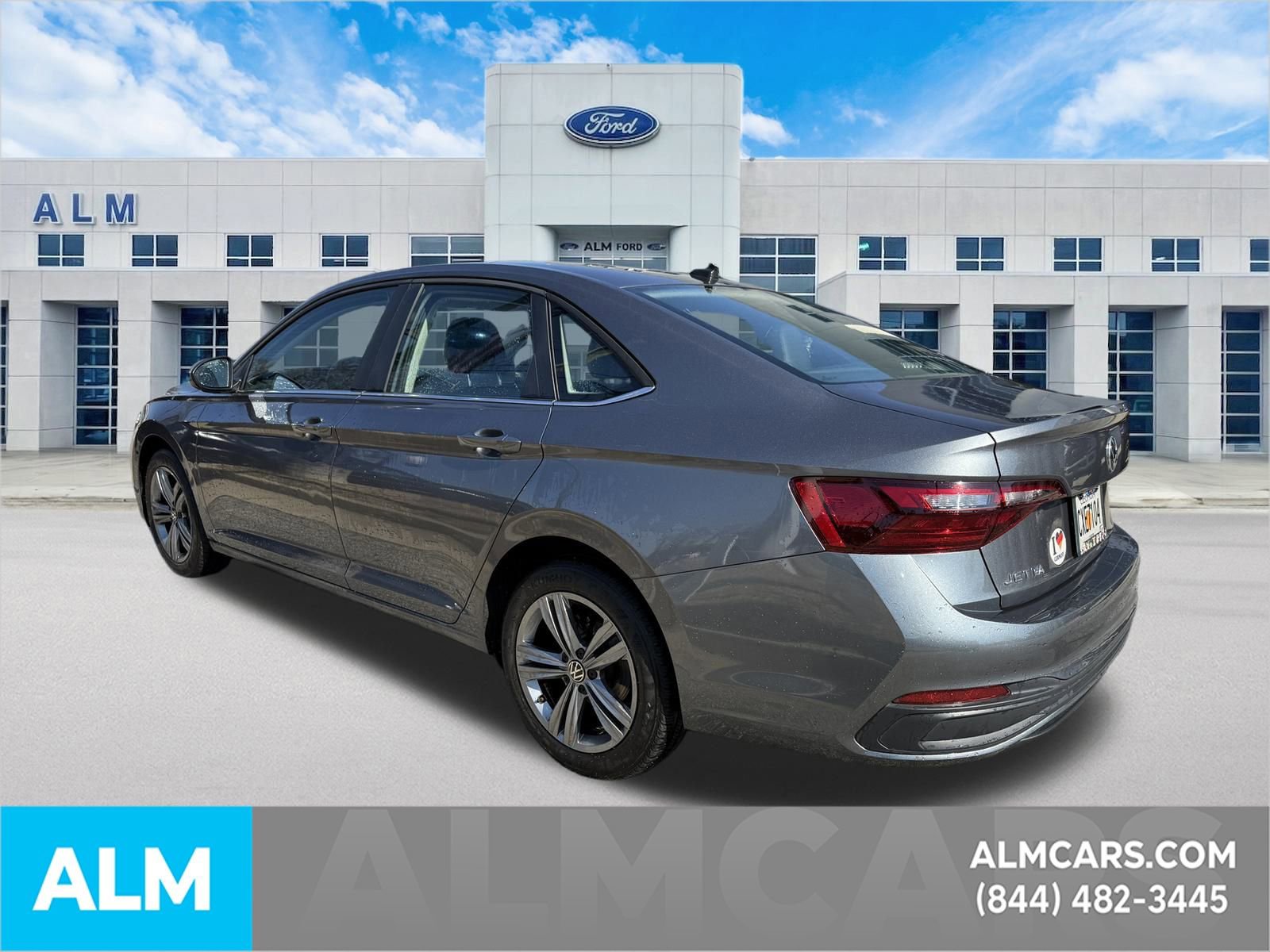 Used 2024 Volkswagen Jetta SE w/ Panoramic Sunroof Package image 10