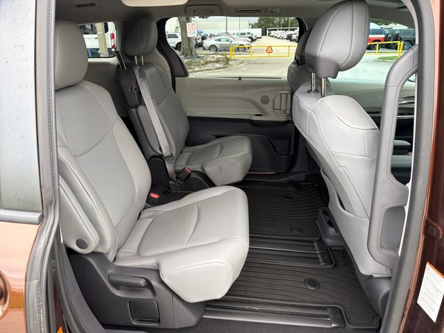 Used 2022 Toyota Sienna XLE FWD image 12