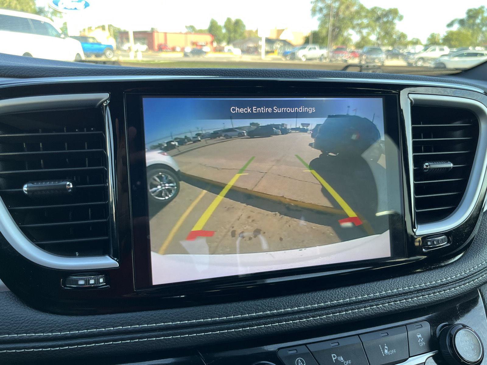 Used 2025 Chrysler Pacifica Limited FWD image 22