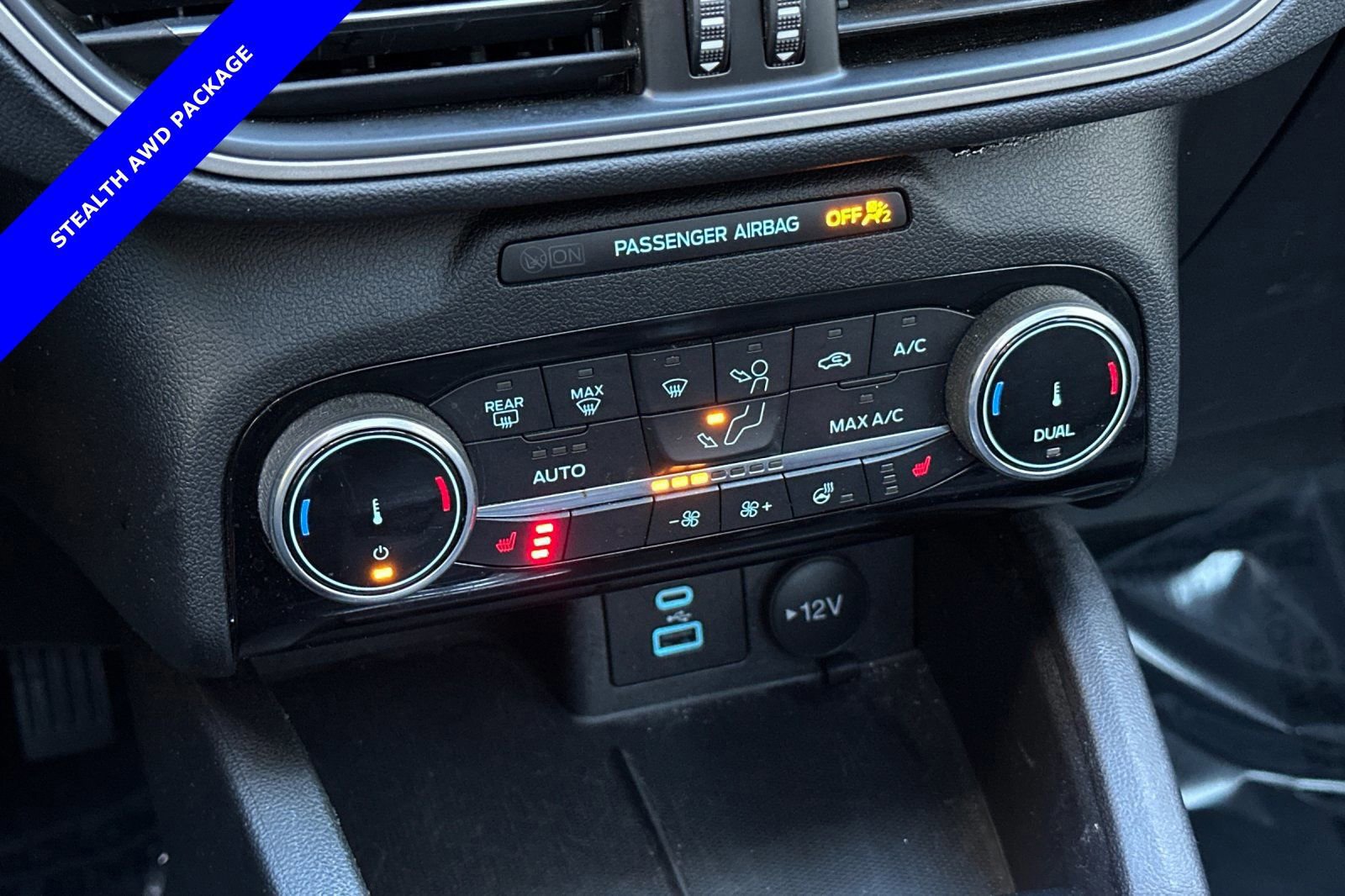 Certified 2022 Ford Escape SEL w/ SEL Stealth AWD Package image 21