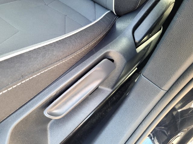 Used 2025 Volkswagen Jetta Sport FWD image 11