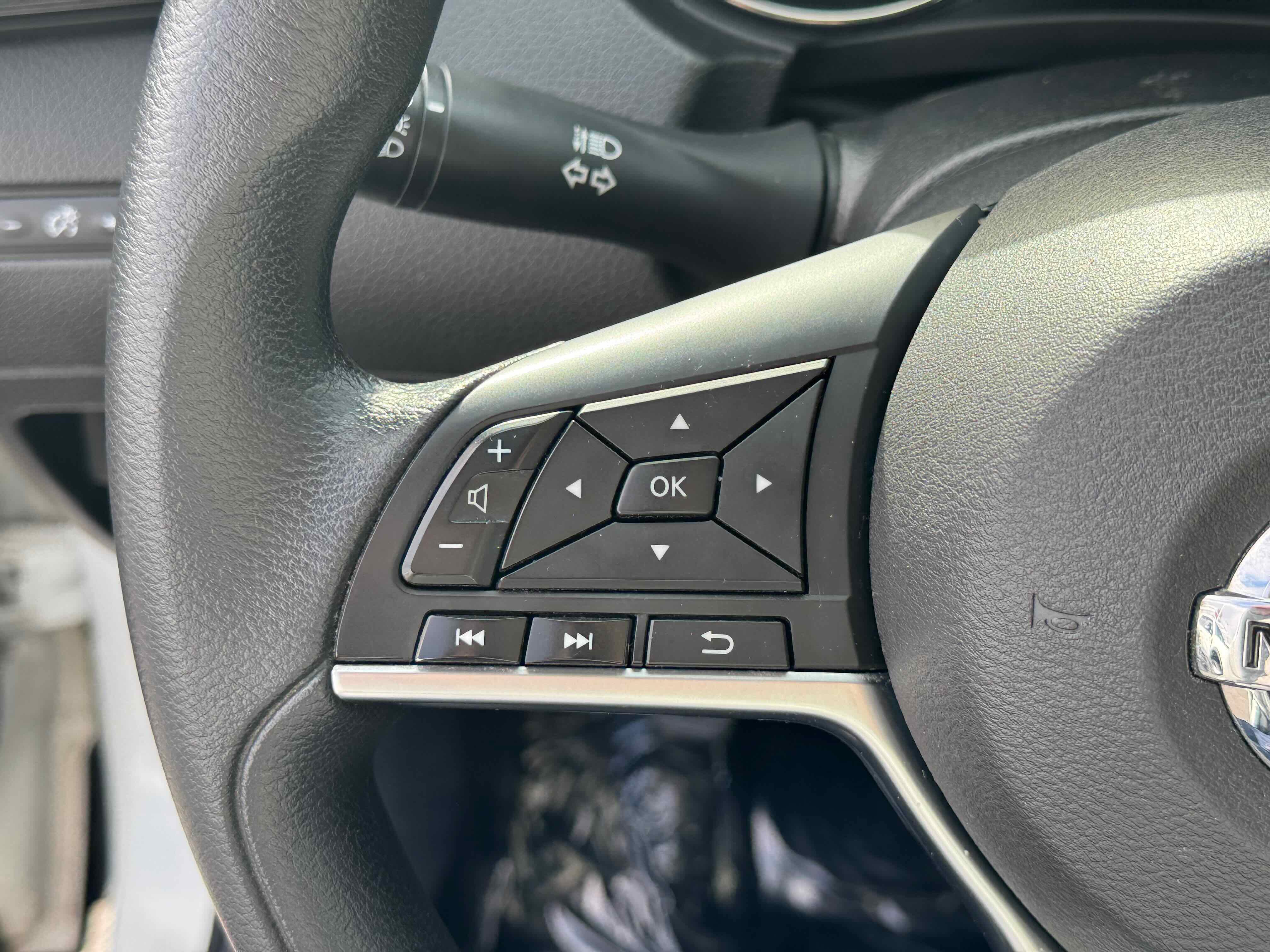 Used 2018 Nissan Rogue Sport S image 18