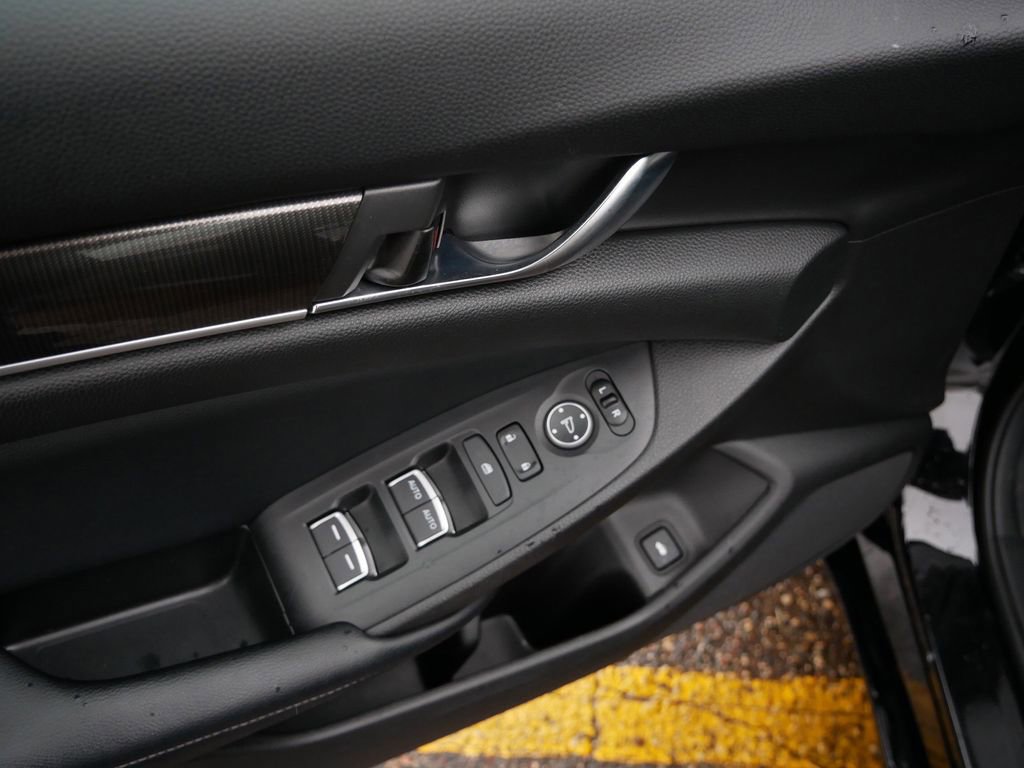 Used 2018 Honda Accord Sport image 16