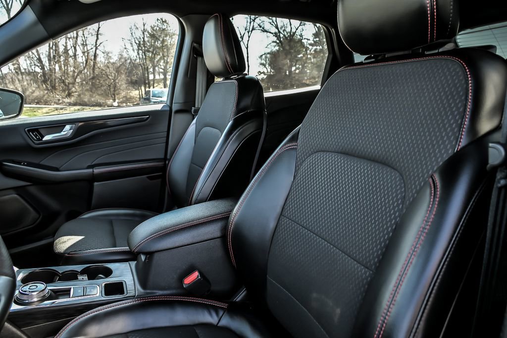 Certified 2024 Ford Escape ST-Line w/ Tech Pack #1 image 17