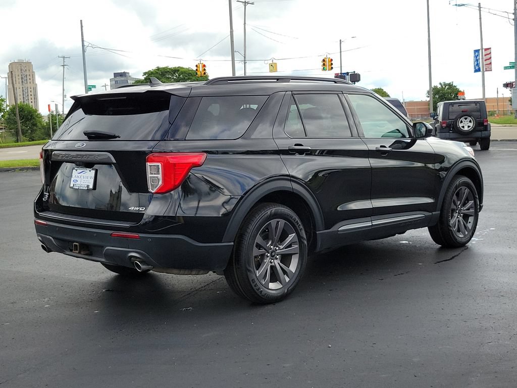 Certified 2022 Ford Explorer XLT w/ Equipment Group 202A AWD/4WD image 3