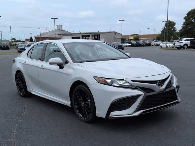 Used 2024 Toyota Camry XSE FWD image 2
