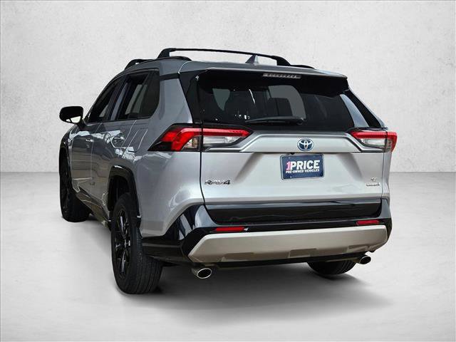 Used 2022 Toyota RAV4 SE image 5