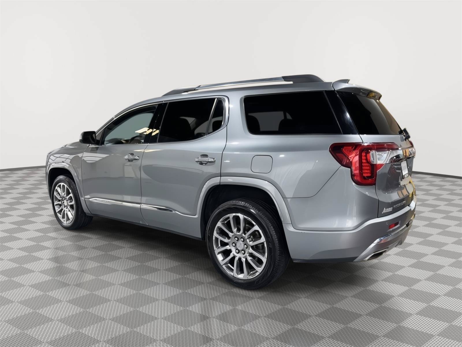 Used 2023 GMC Acadia Denali w/ Trailering Package AWD/4WD image 10