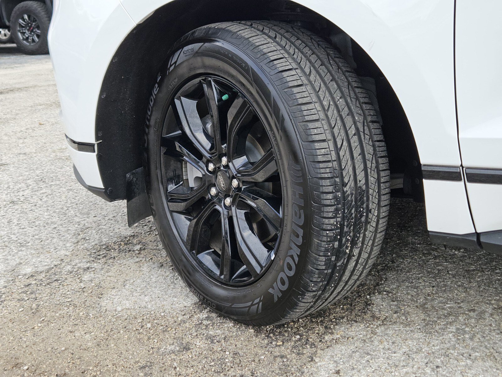 Certified 2024 Ford Edge SE w/ Black Appearance Package image 33