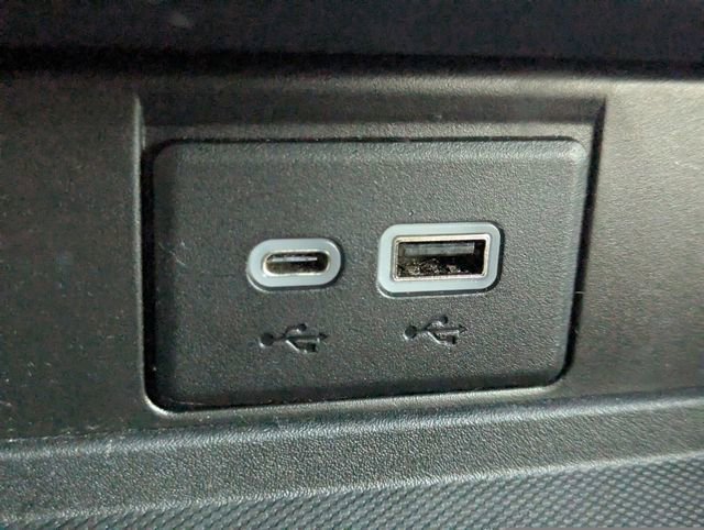 Used 2023 Chevrolet Suburban Premier image 22