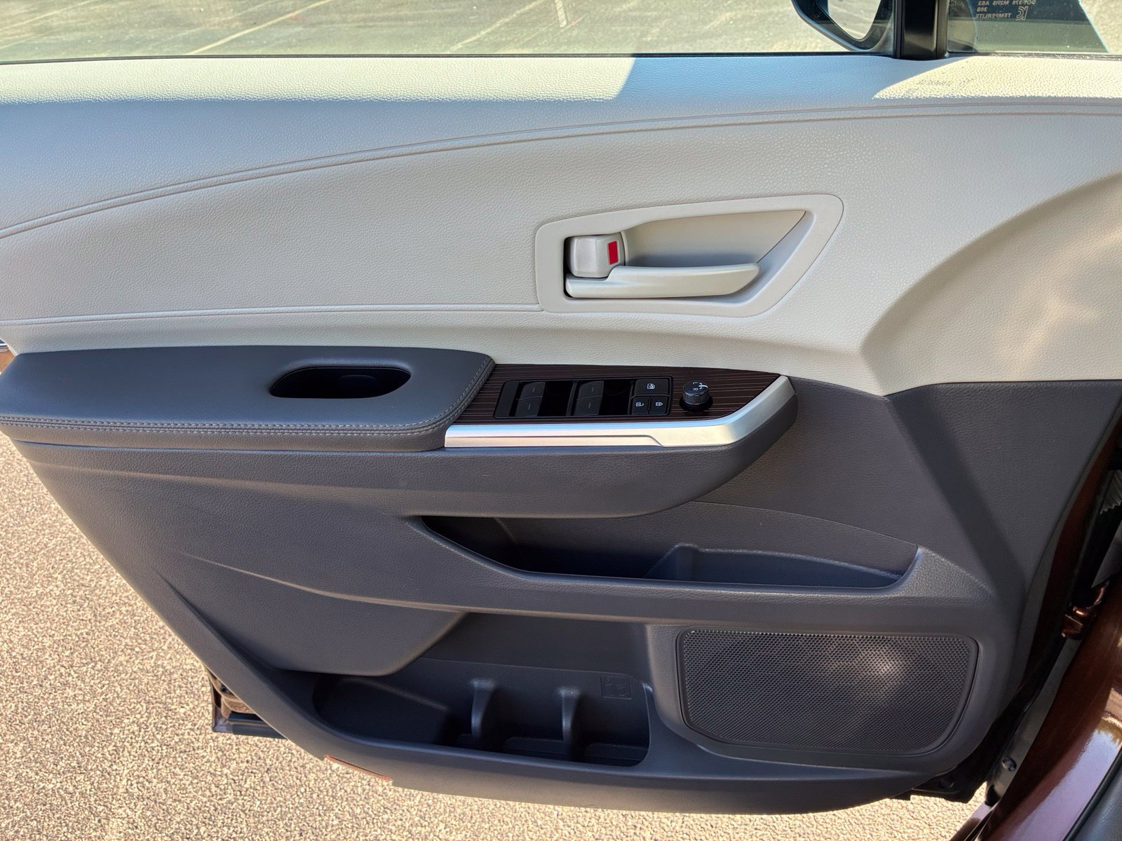 Used 2024 Toyota Sienna LE FWD image 12