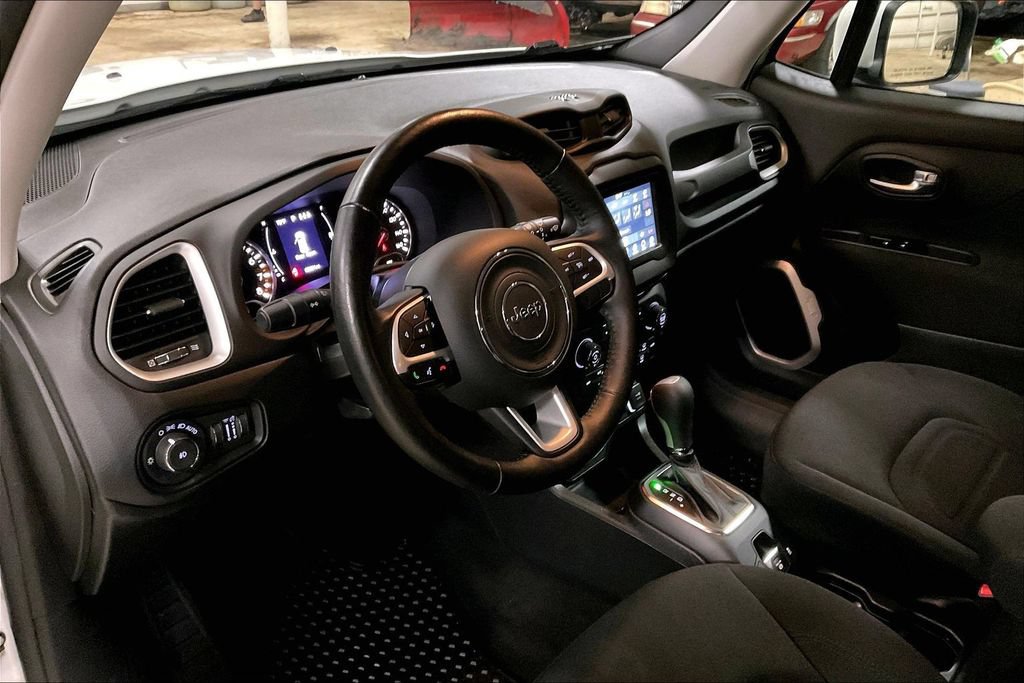 Used 2019 Jeep Renegade Latitude w/ Cold Weather Group AWD/4WD image 13