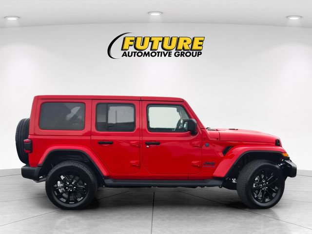 Used 2025 Jeep Wrangler Unlimited Sahara AWD/4WD image 3