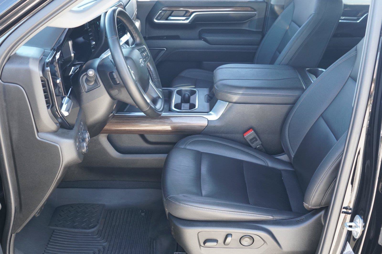 Used 2024 Chevrolet Silverado 2500 LT w/ Midnight Edition AWD/4WD image 10