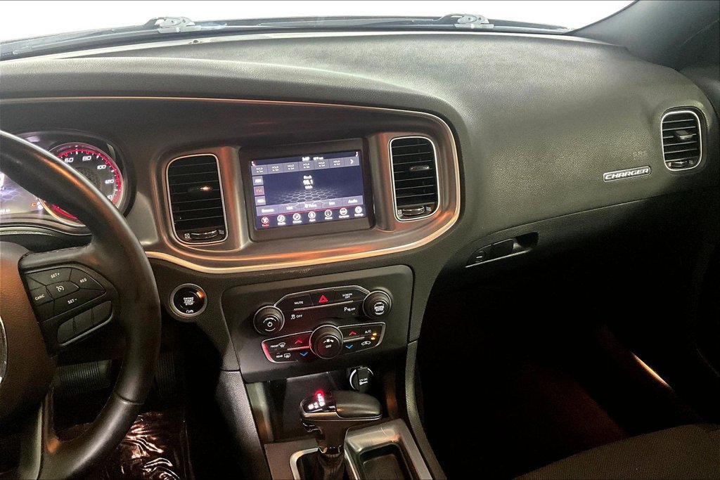 Used 2020 Dodge Charger SXT RWD image 6