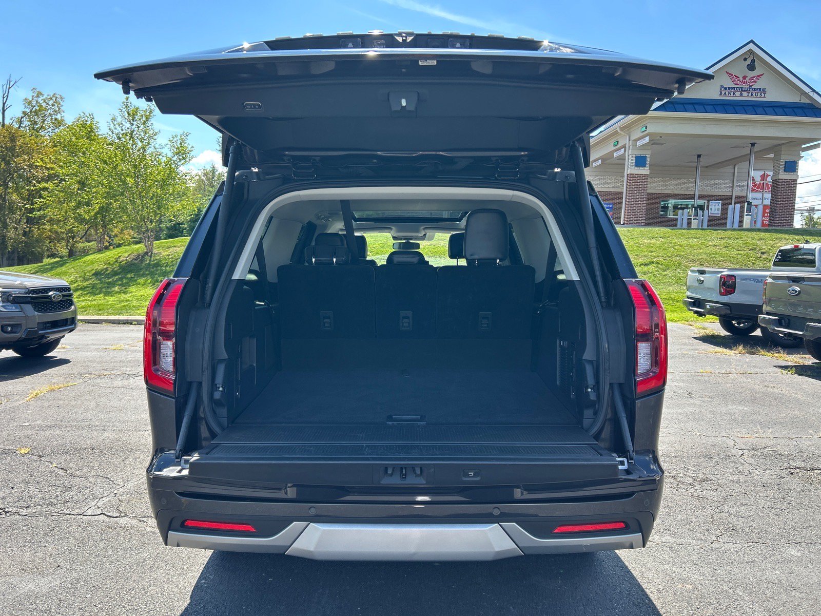 Certified 2025 Ford Expedition Max Platinum w/ Driver's Package AWD/4WD image 15