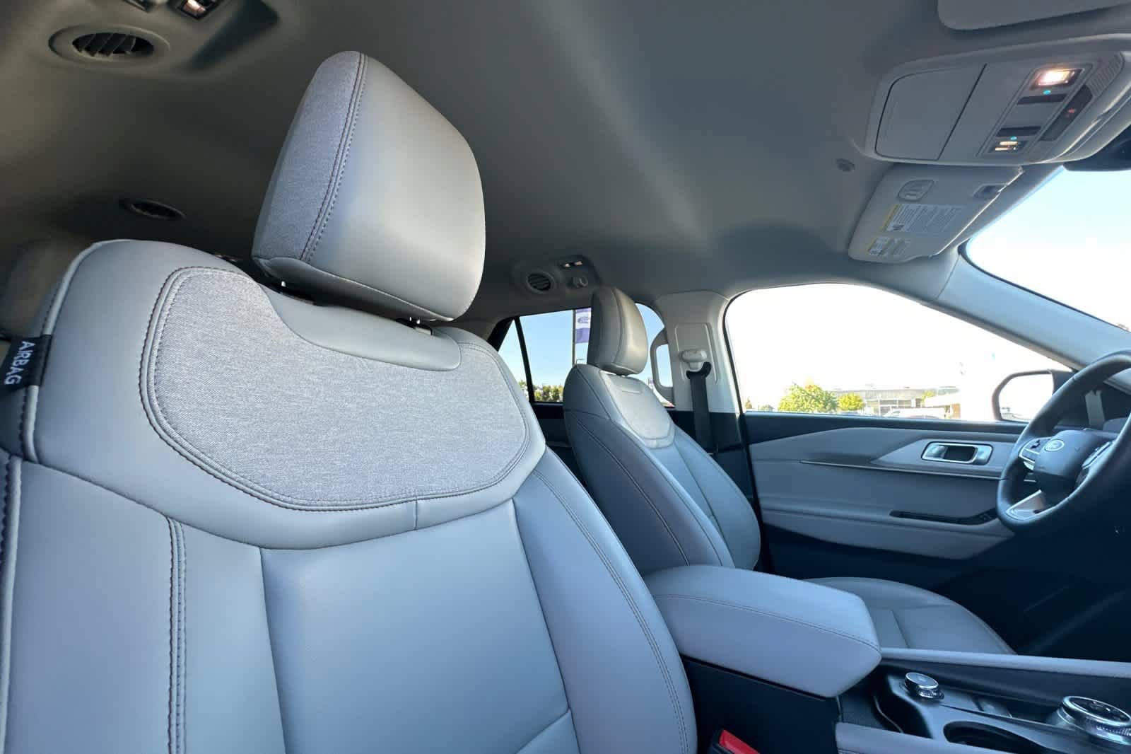 Certified 2025 Ford Explorer Active w/ Active Comfort Package AWD/4WD image 19