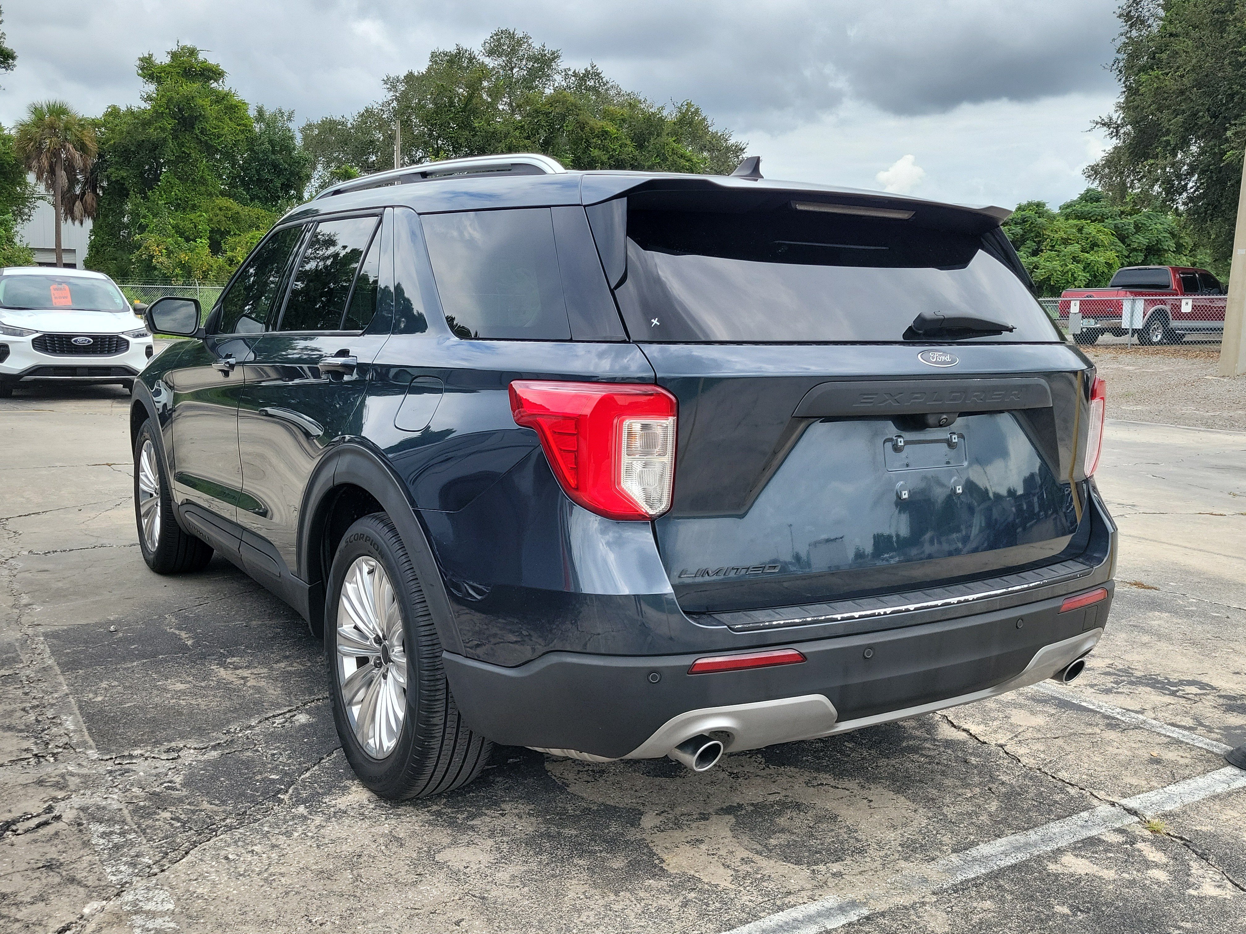 Certified 2023 Ford Explorer Limited w/ Limited Technology Package RWD image 4