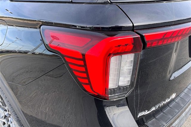 Certified 2025 Ford Explorer Platinum w/ Ultimate Package image 22