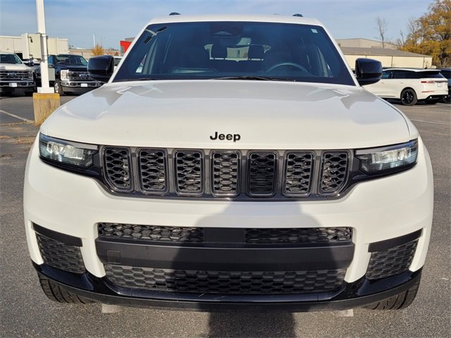 Used 2023 Jeep Grand Cherokee L Laredo image 16