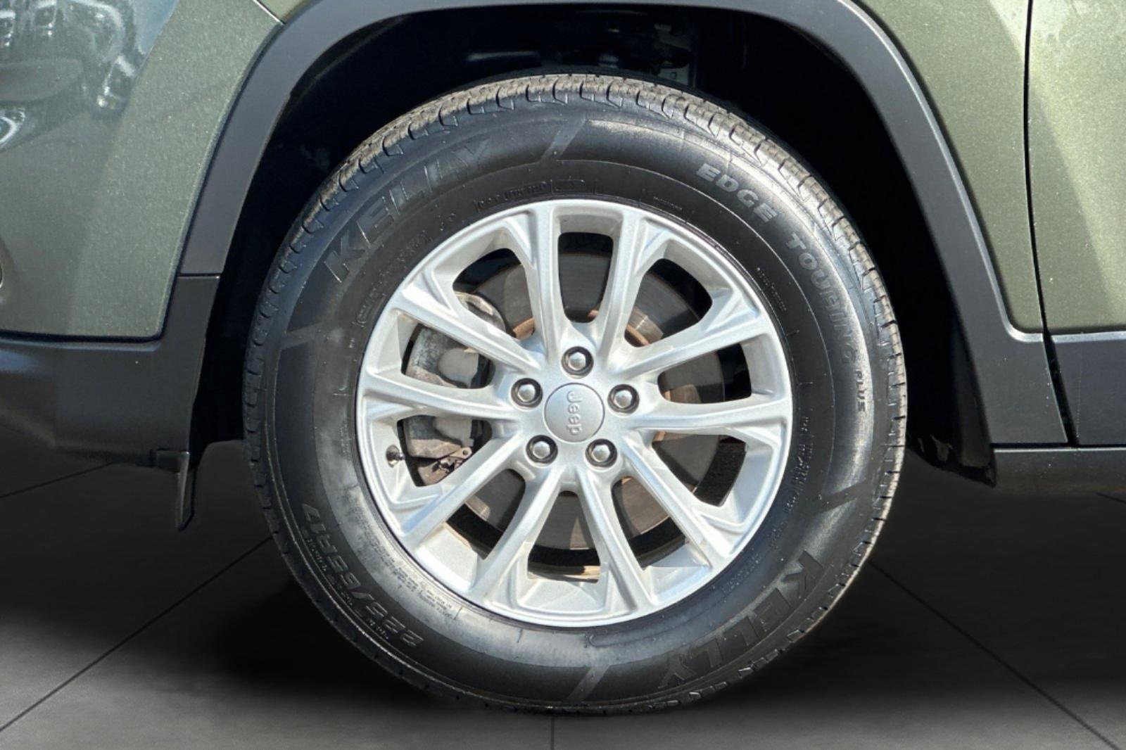 Used 2020 Jeep Cherokee Latitude image 30