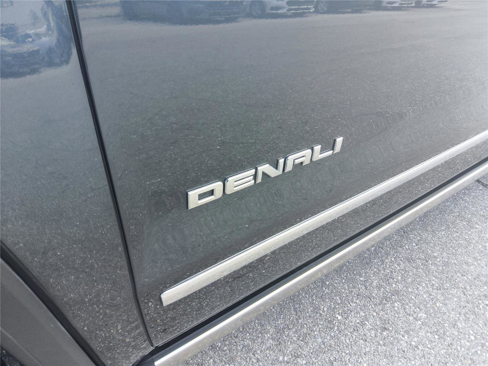 Used 2017 GMC Sierra 1500 Denali w/ Denali Ultimate Package AWD/4WD image 10