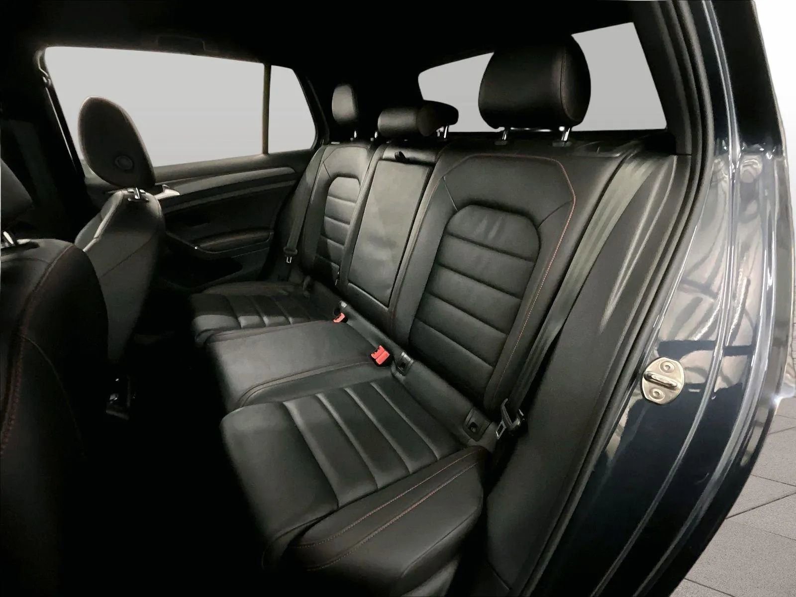 Used 2019 Volkswagen Golf S FWD image 25