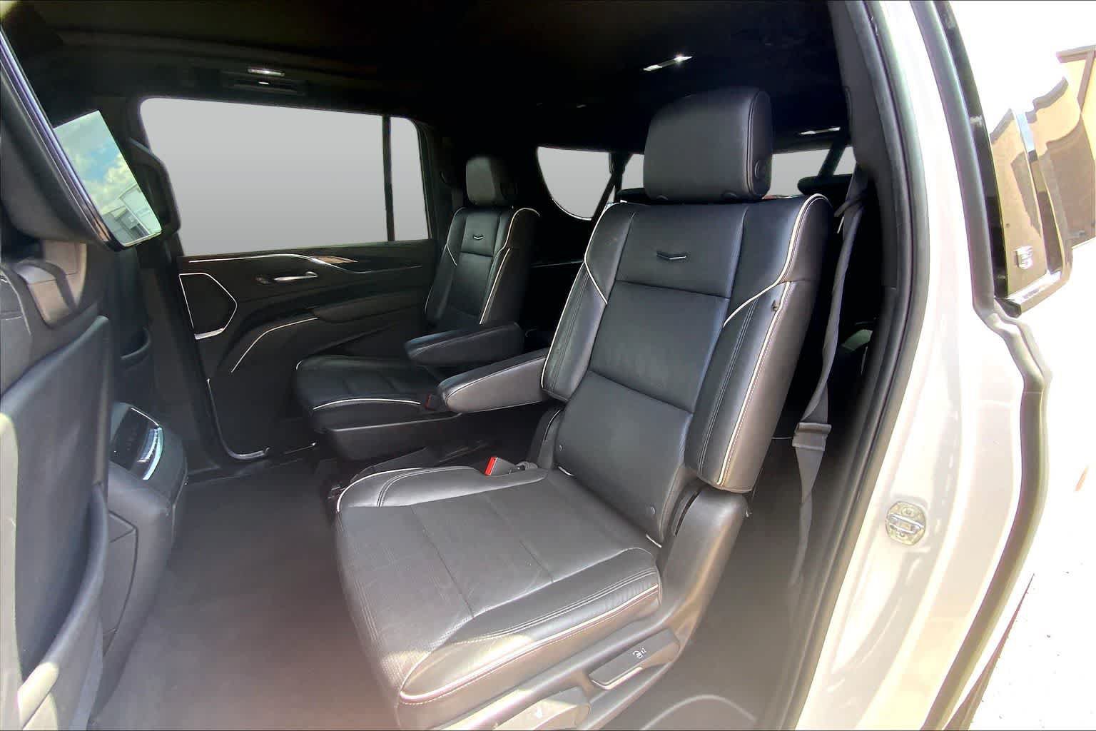 Used 2021 Cadillac Escalade ESV Sport w/ Driver Assist Tech Package AWD/4WD image 21