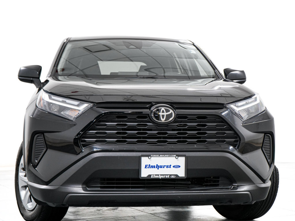 Used 2025 Toyota RAV4 LE AWD/4WD image 3