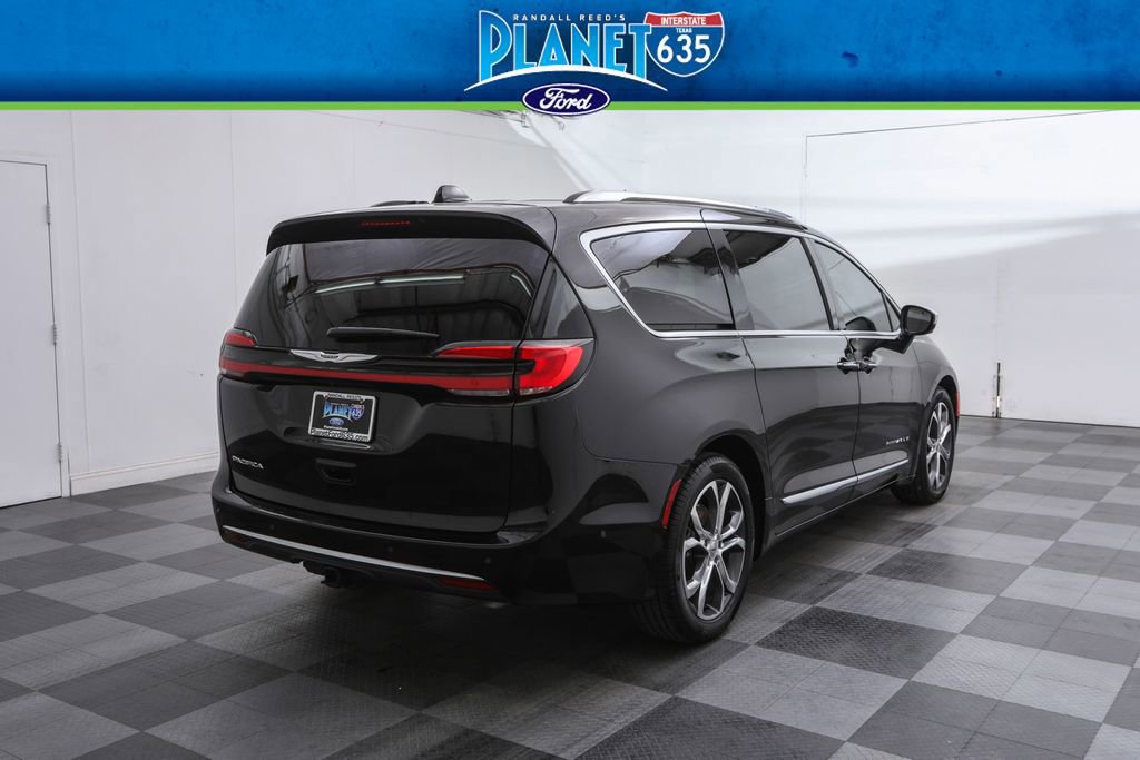 Used 2024 Chrysler Pacifica Pinnacle w/ Trailer Tow Group image 4