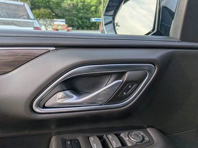 Used 2024 Chevrolet Suburban LT RWD image 12