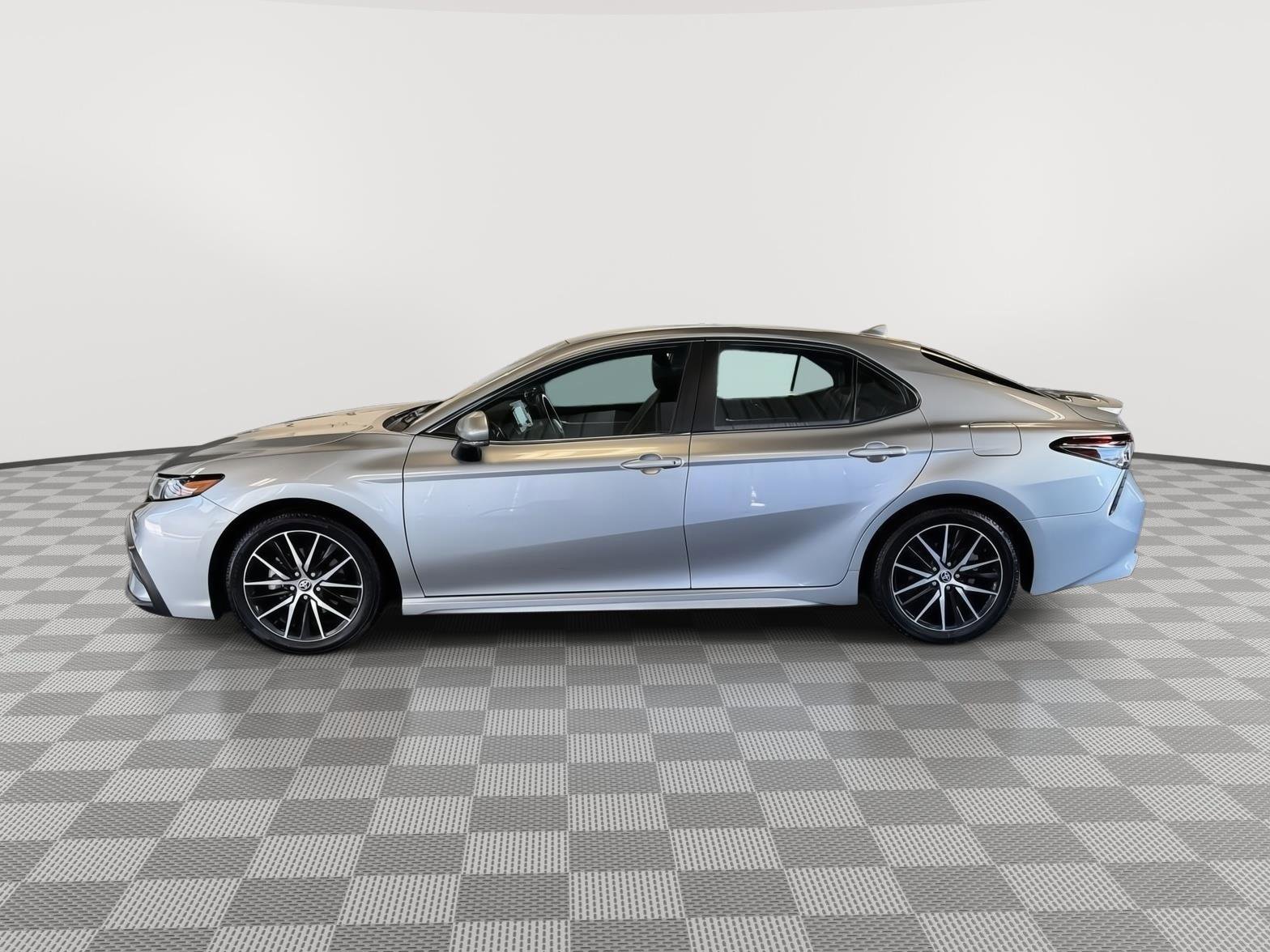 Used 2022 Toyota Camry SE image 6